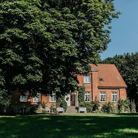 Gutshaus Krimvitz Ferienwohnung Auf Ruegen Putbus Exterior photo